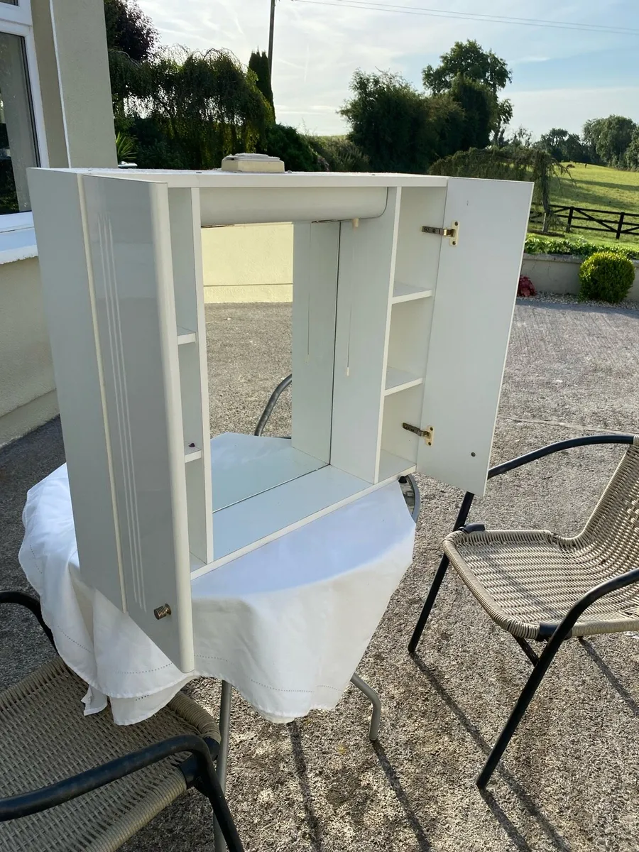 Bathroom wall unit - Image 1