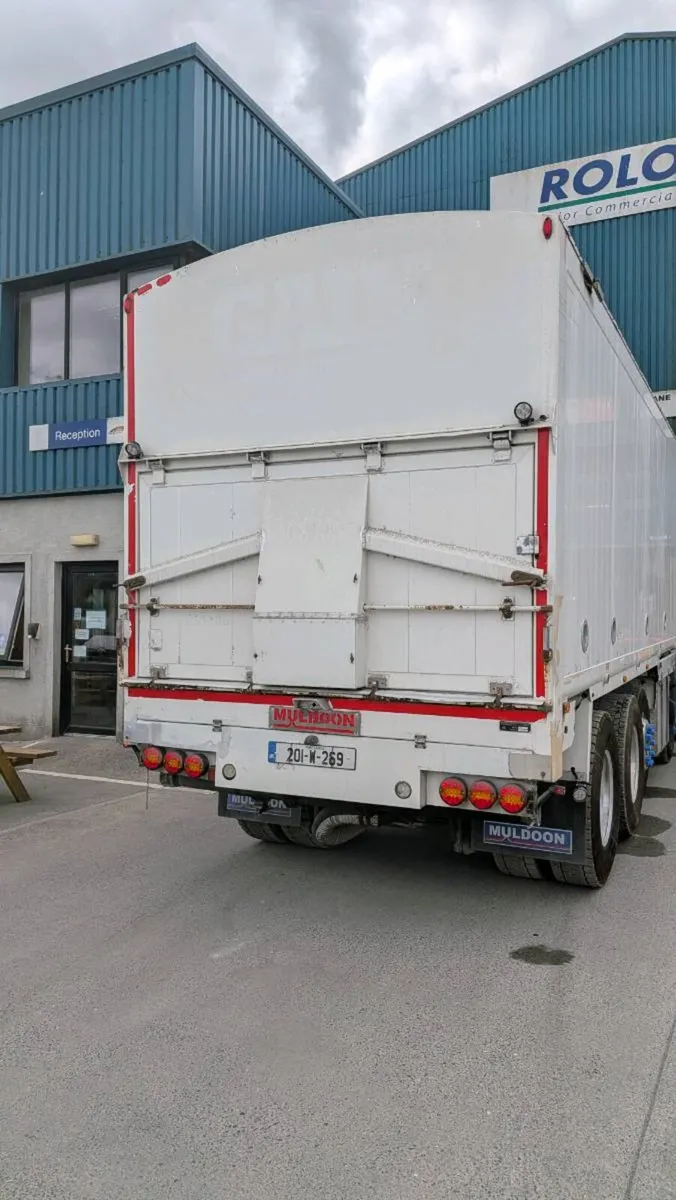 Renault C430 10x4 meal blower - Image 3