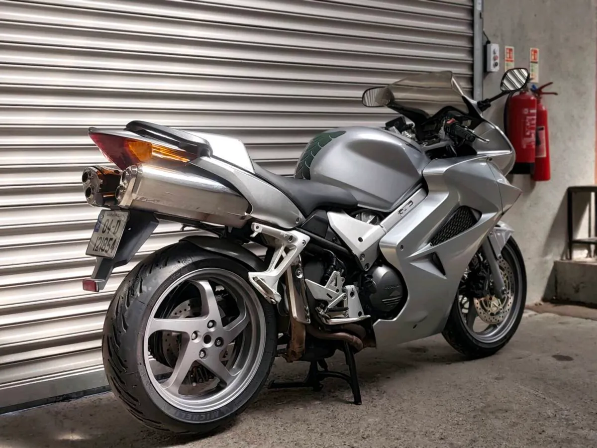 Honda VFR800 New Michelin Tyres - Image 3