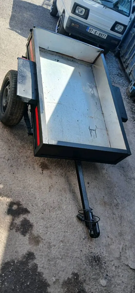 Trailer - Image 1