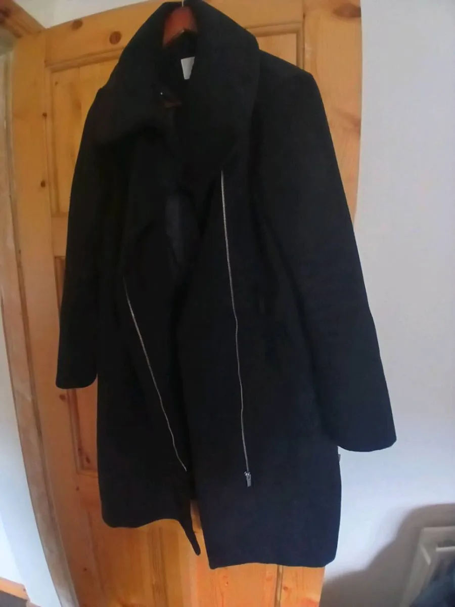 Black winter coat - Image 2