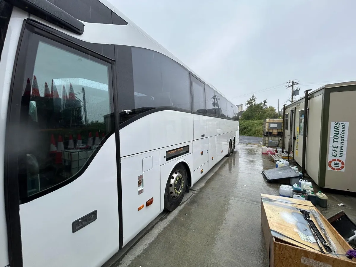 Mercedes 49/53 seater coaches - Image 4
