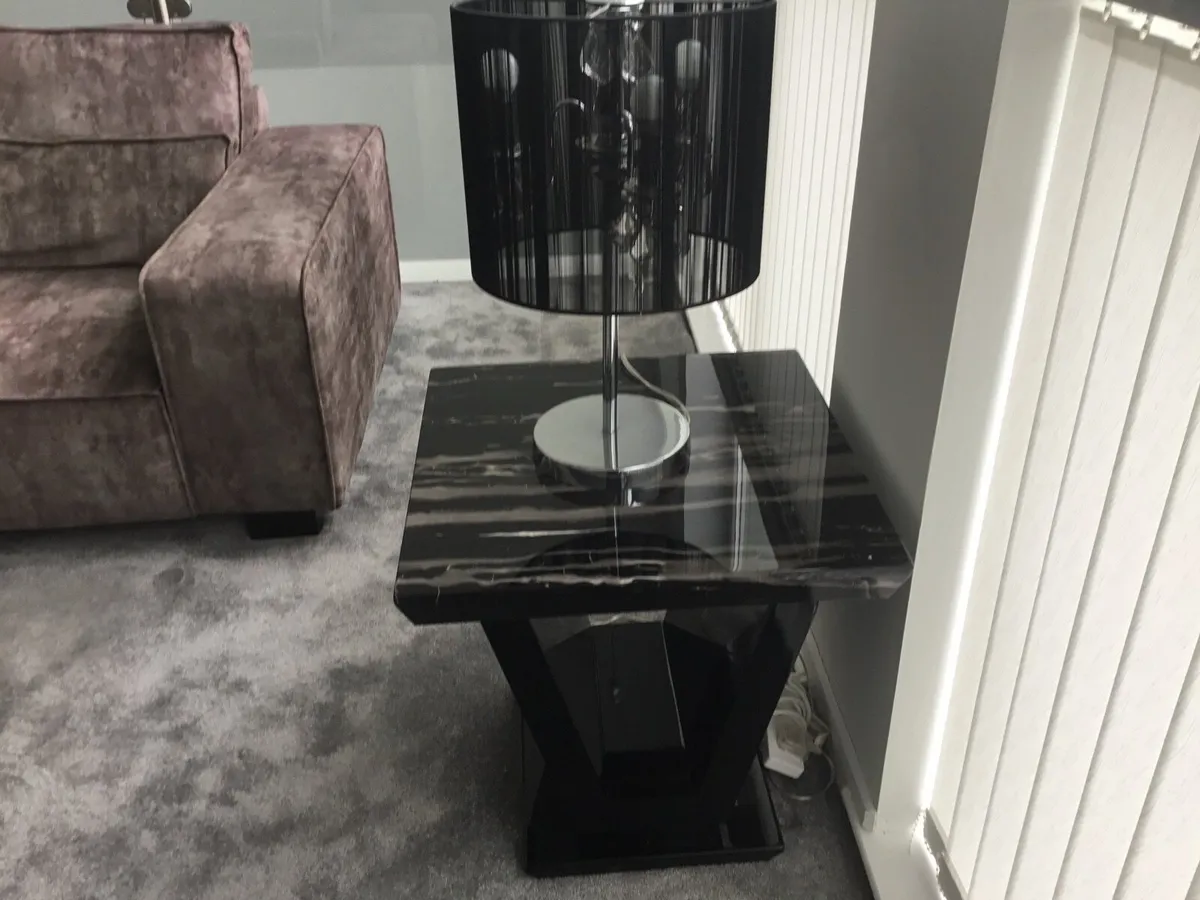 EVERYTHING €1,100 LOUNGE & DINING FURNITURE - Image 4