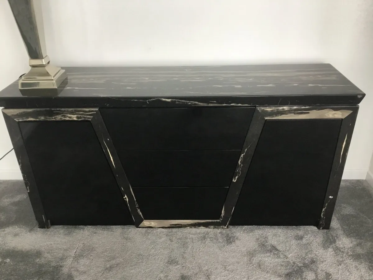 EVERYTHING €665 LOUNGE & DINING FURNITURE - Image 4