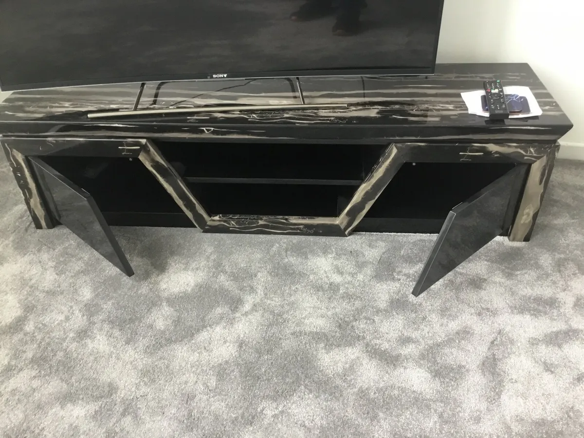 SIDE BOARD and TV TABLE €100 for BOTH - Image 4