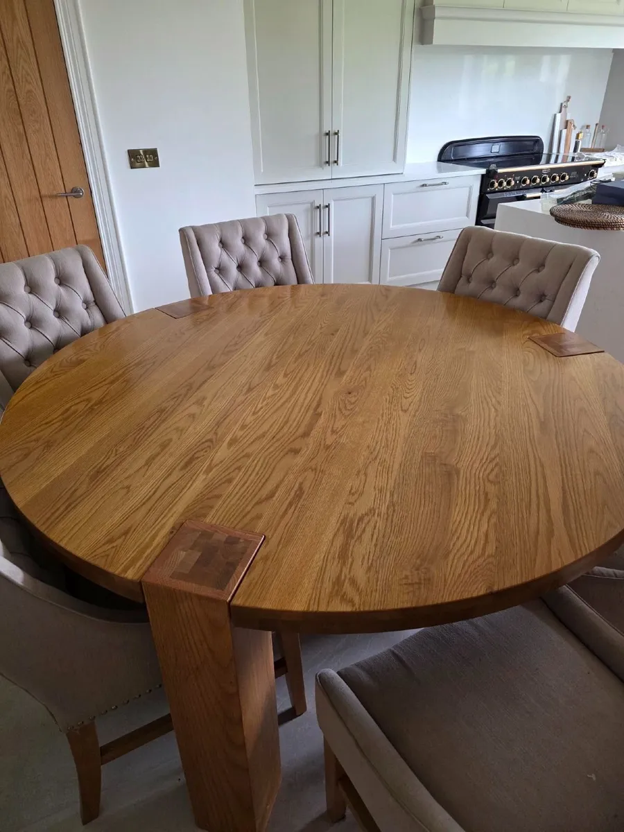Solid Oak Round Dining table and chairs - Image 1