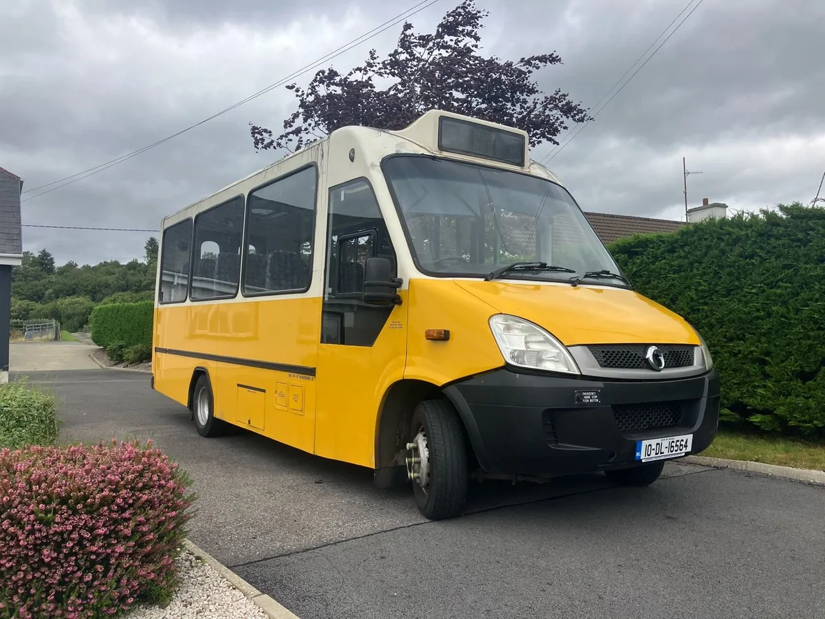30 seater iveco bus - Image 1