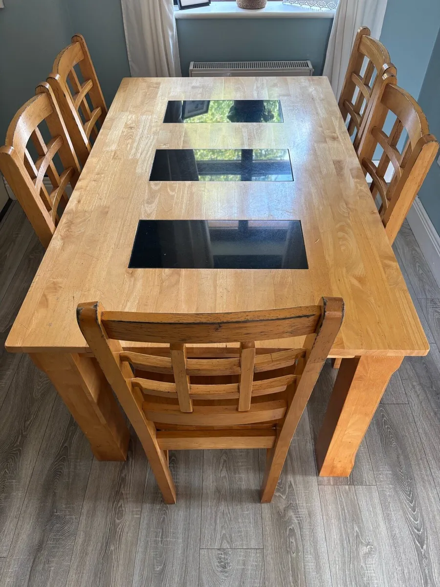 Dining table and chairs - Image 1