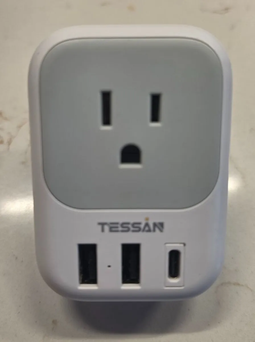 Tessan Travel Adaptor: UK / IRL plug - Image 2