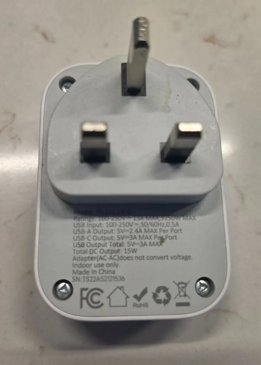 Tessan Travel Adaptor: UK / IRL plug - Image 3