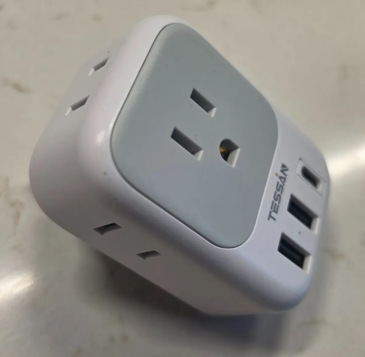 Tessan Travel Adaptor: UK / IRL plug - Image 1