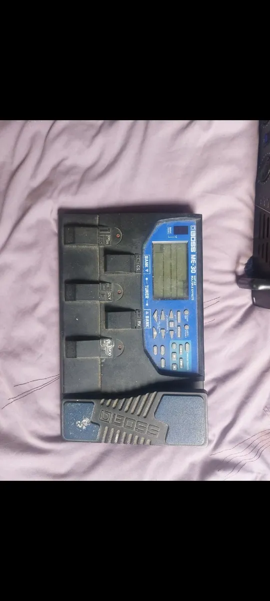 Guitar effects pedal board, speakers - Image 2