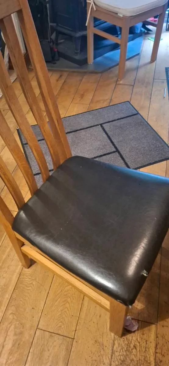 Oak Dining Table and six chairs - Image 2