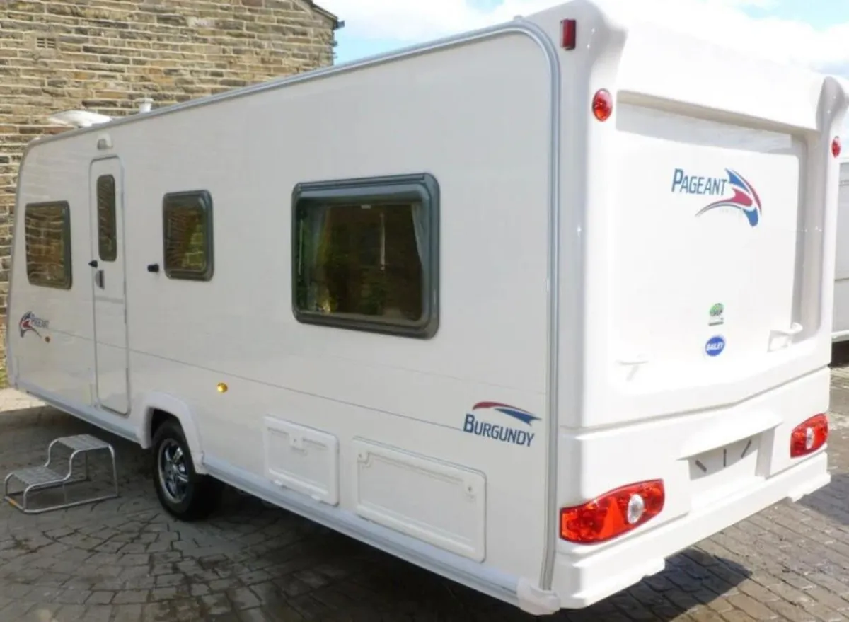 Bailey 4/5 berth fixed bed & Full Awning - Image 3