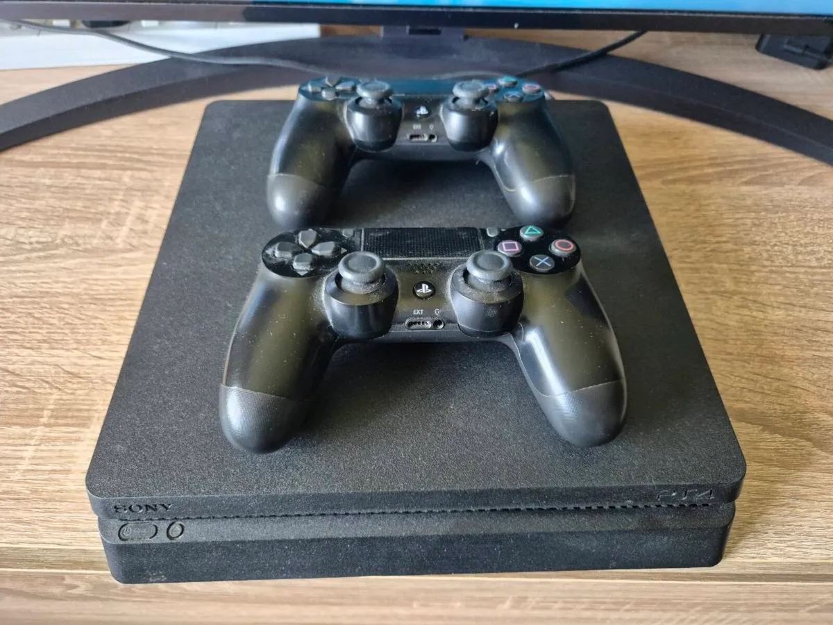 Ps4 slim 1tb - Image 1