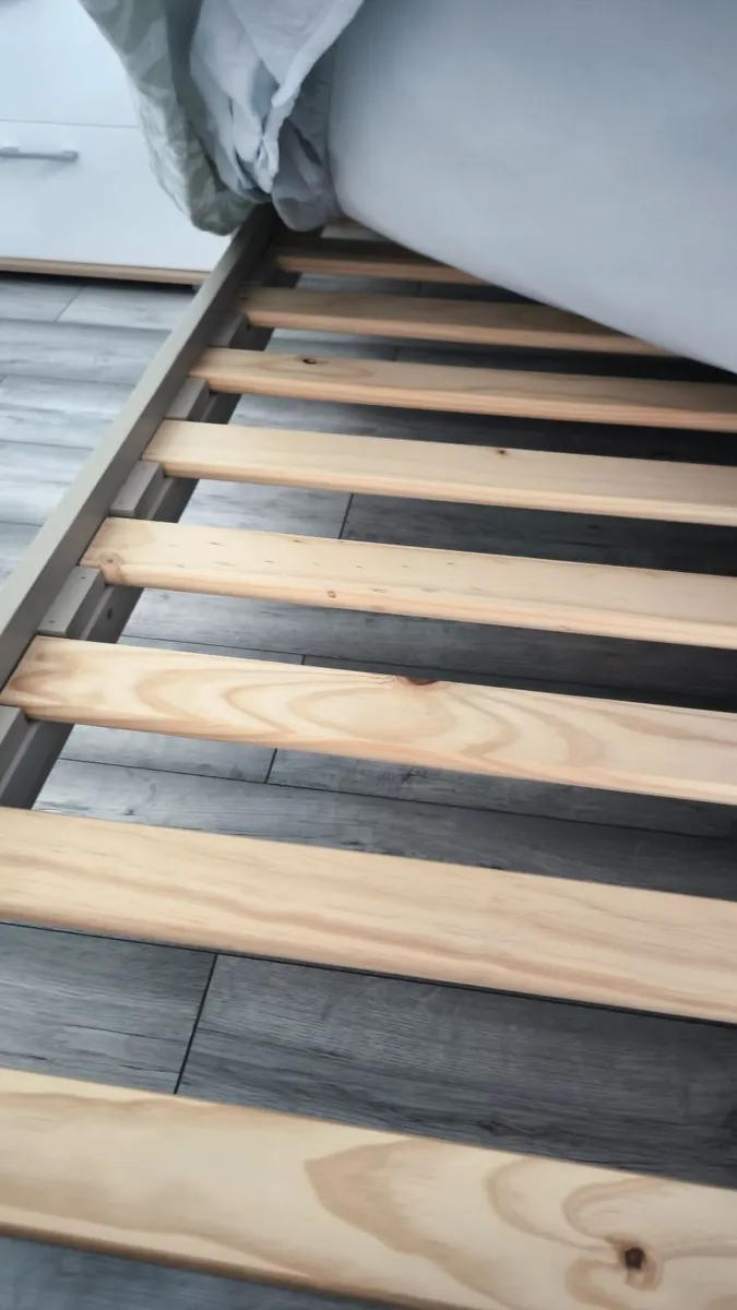 EZ Living King Size Bed Frame - Excellent Conditio - Image 2