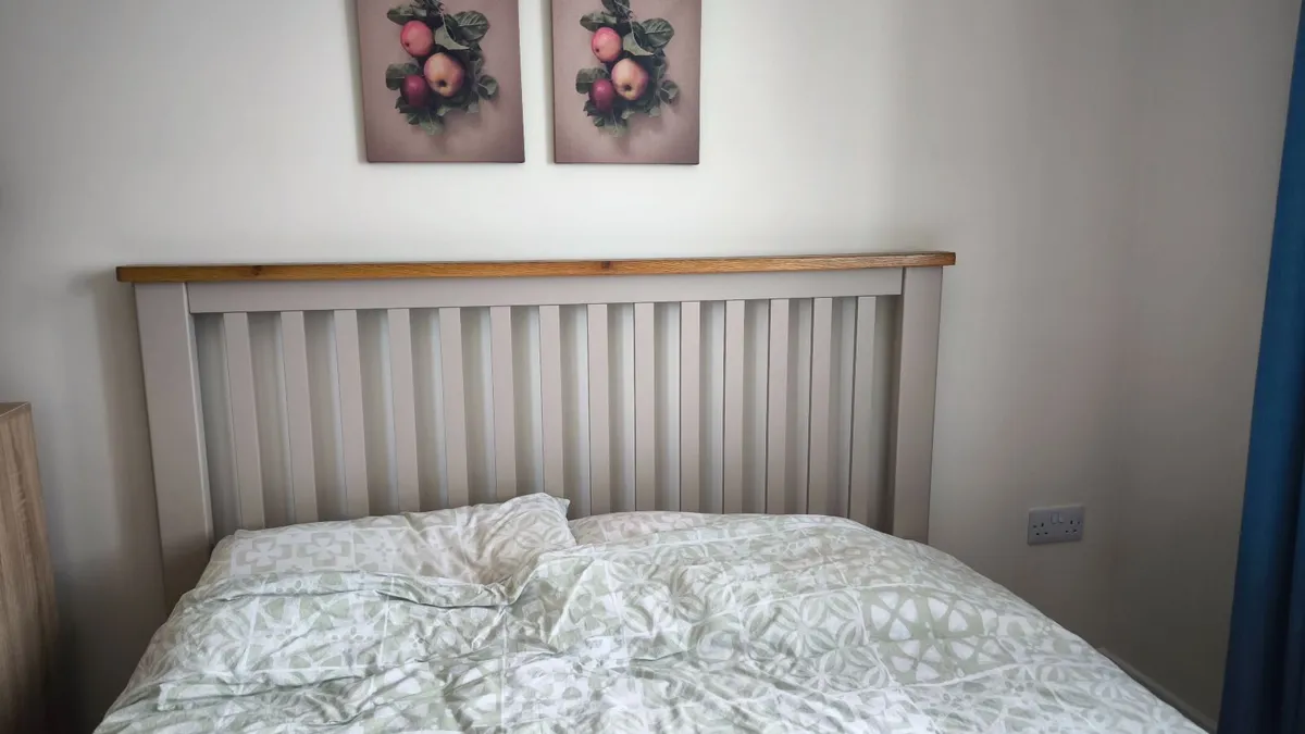 EZ Living King Size Bed Frame - Excellent Conditio - Image 3