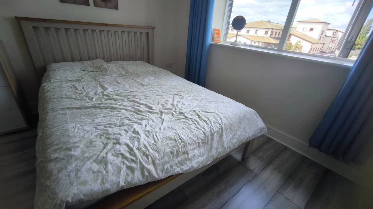 EZ Living King Size Bed Frame - Excellent Conditio - Image 1