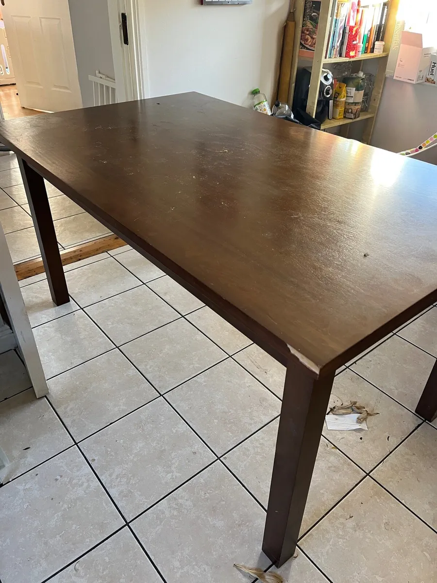 Table and chairs - Image 3
