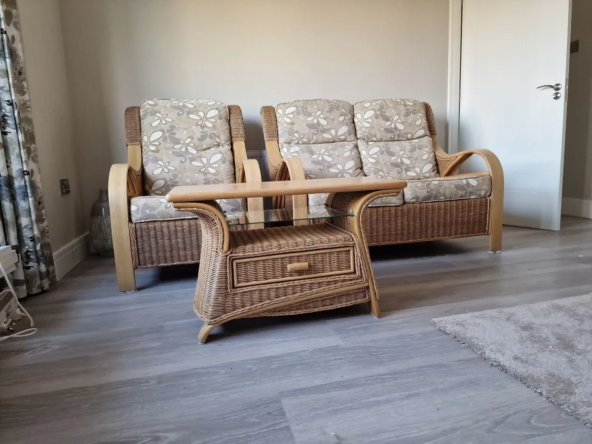 Daro Conservatory Furniture – Excellent Condition - Image 3