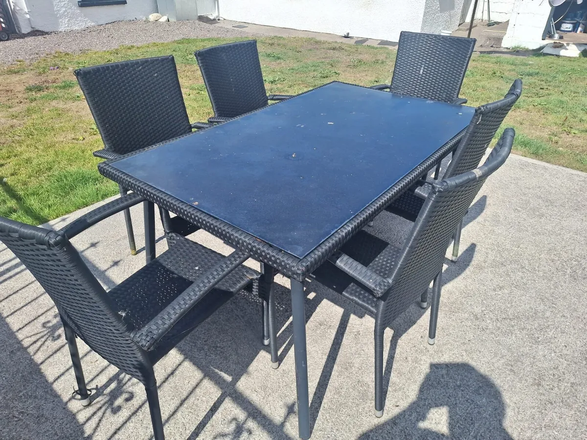 Garden table and 6 matching chairs - Image 2