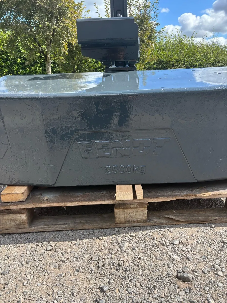**2500kg** Fendt weight - Image 4