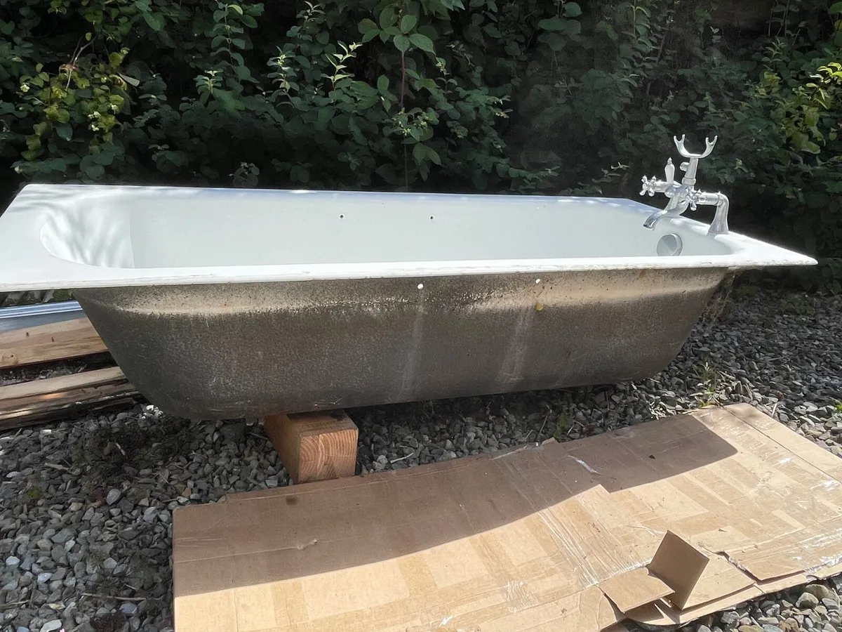 Cast iron bath - Image 2
