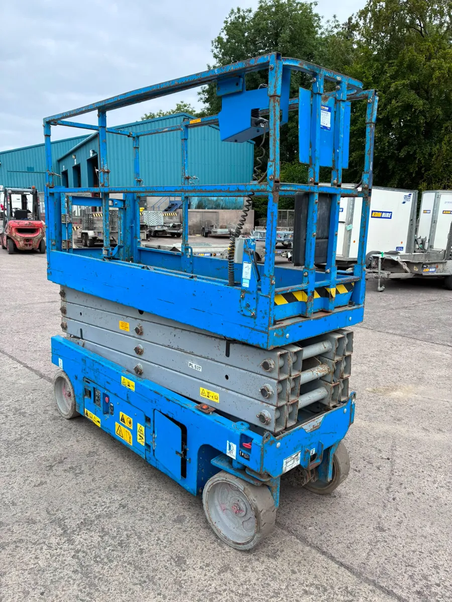 2016 GENIE GS2632 32FT ELECTRIC SCISSOR LIFT - Image 2