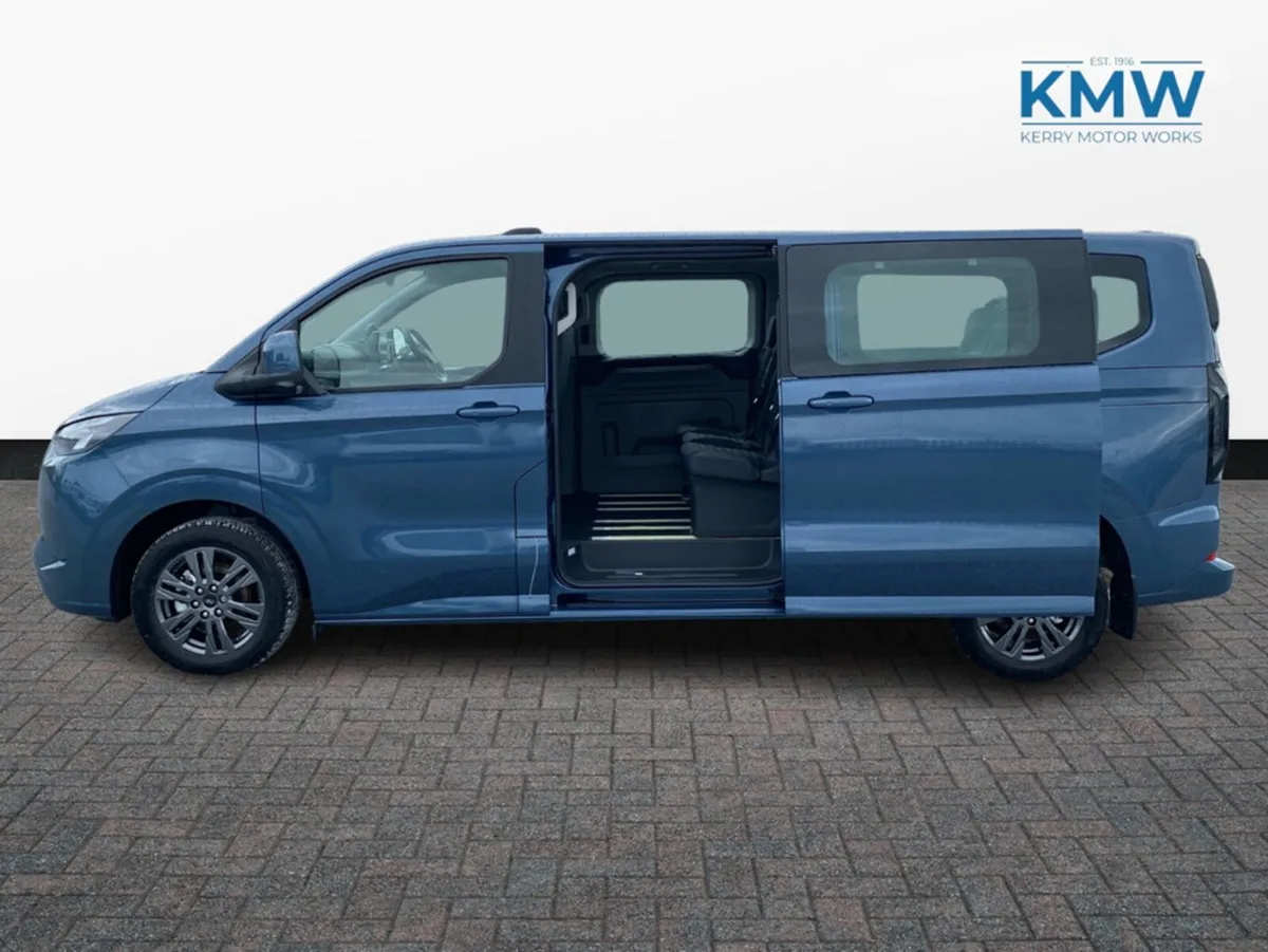 Ford Tourneo Custom 2.5 LWB Limited PHEV.. 9 Seate - Image 4