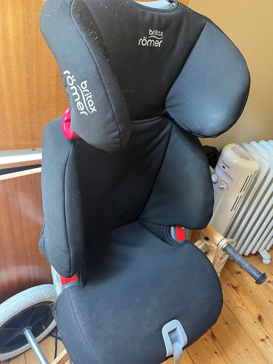 Child booster seat - Image 1