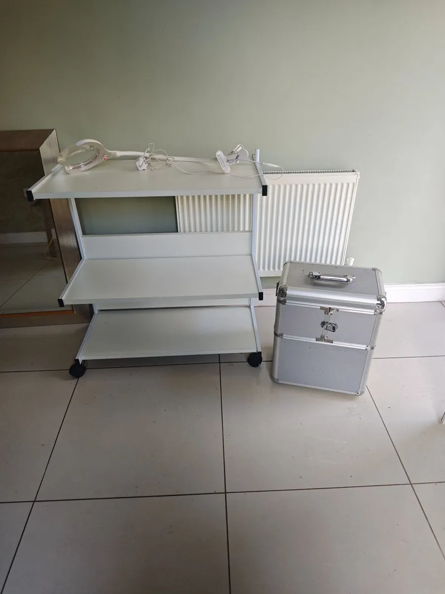 Salon furniture - Image 2