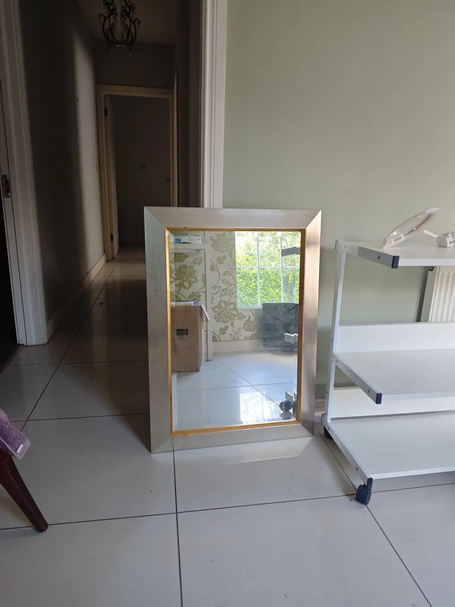 Salon furniture - Image 3