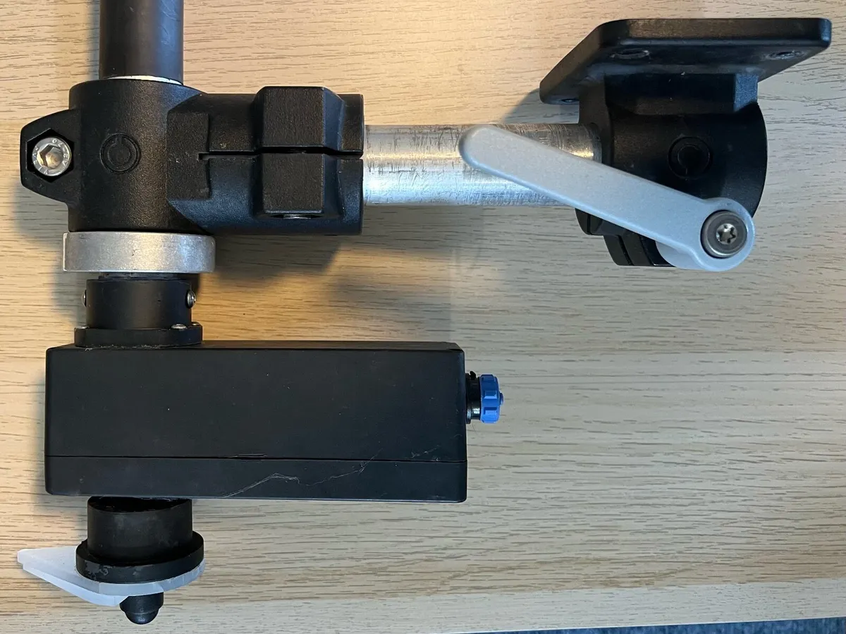Livescope electric fishing pole - Image 2