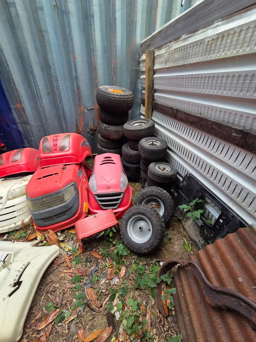 Lawnmower parts job lot - Image 1
