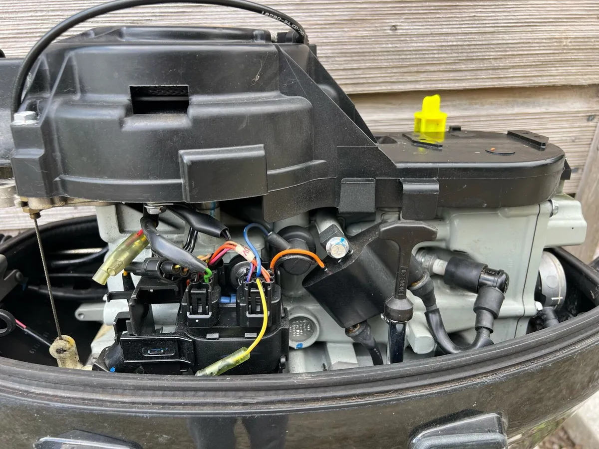Suzuki 15 HP Outboard - Image 2
