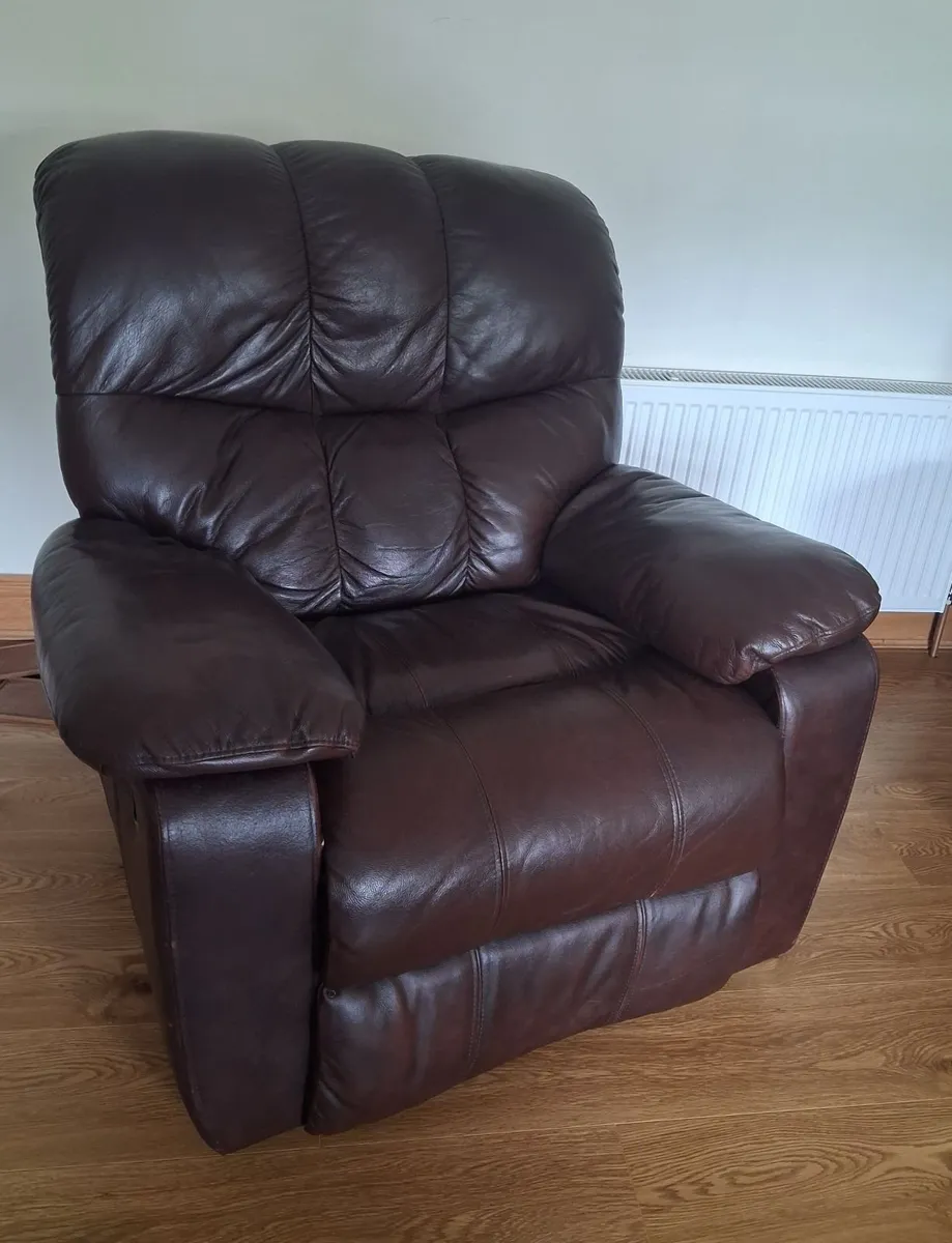 Full Leather Sofa and 2 arm chairs - Image 3