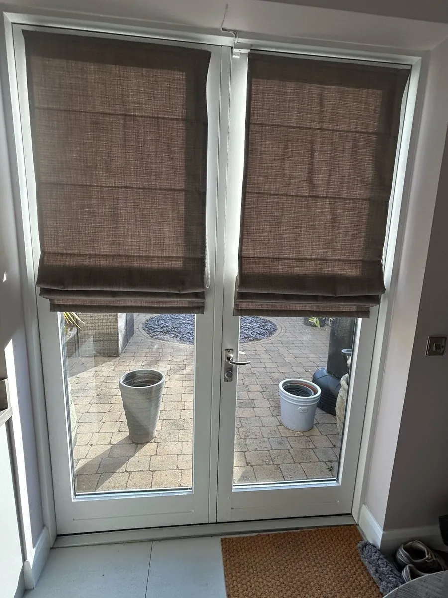 Roman blinds x 2 - Image 2