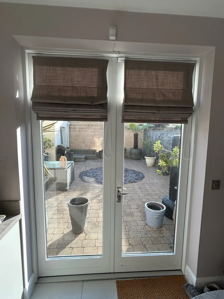 Roman blinds x 2 - Image 3