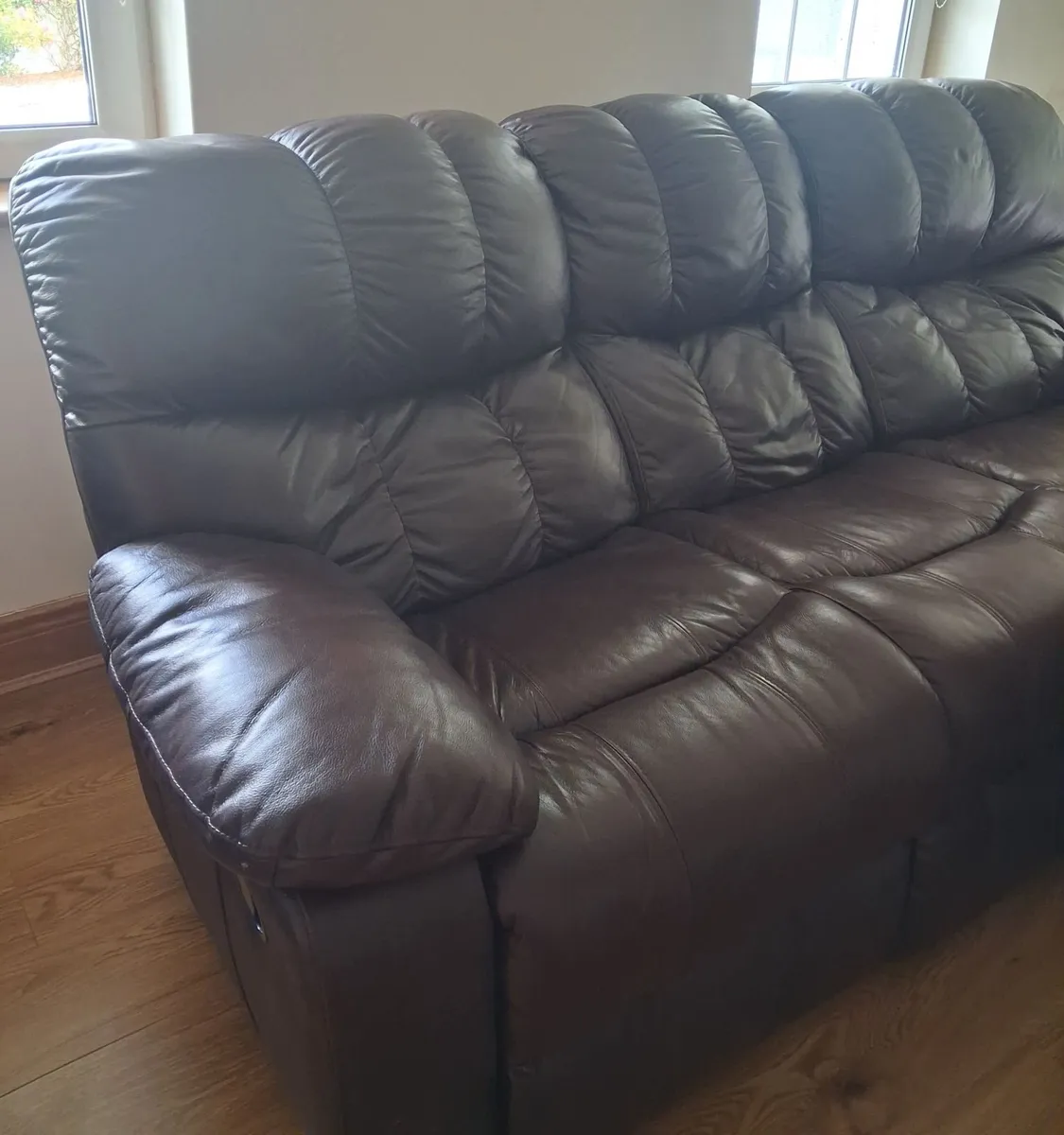 Full Leather Sofa and 2 arm chairs - Image 1