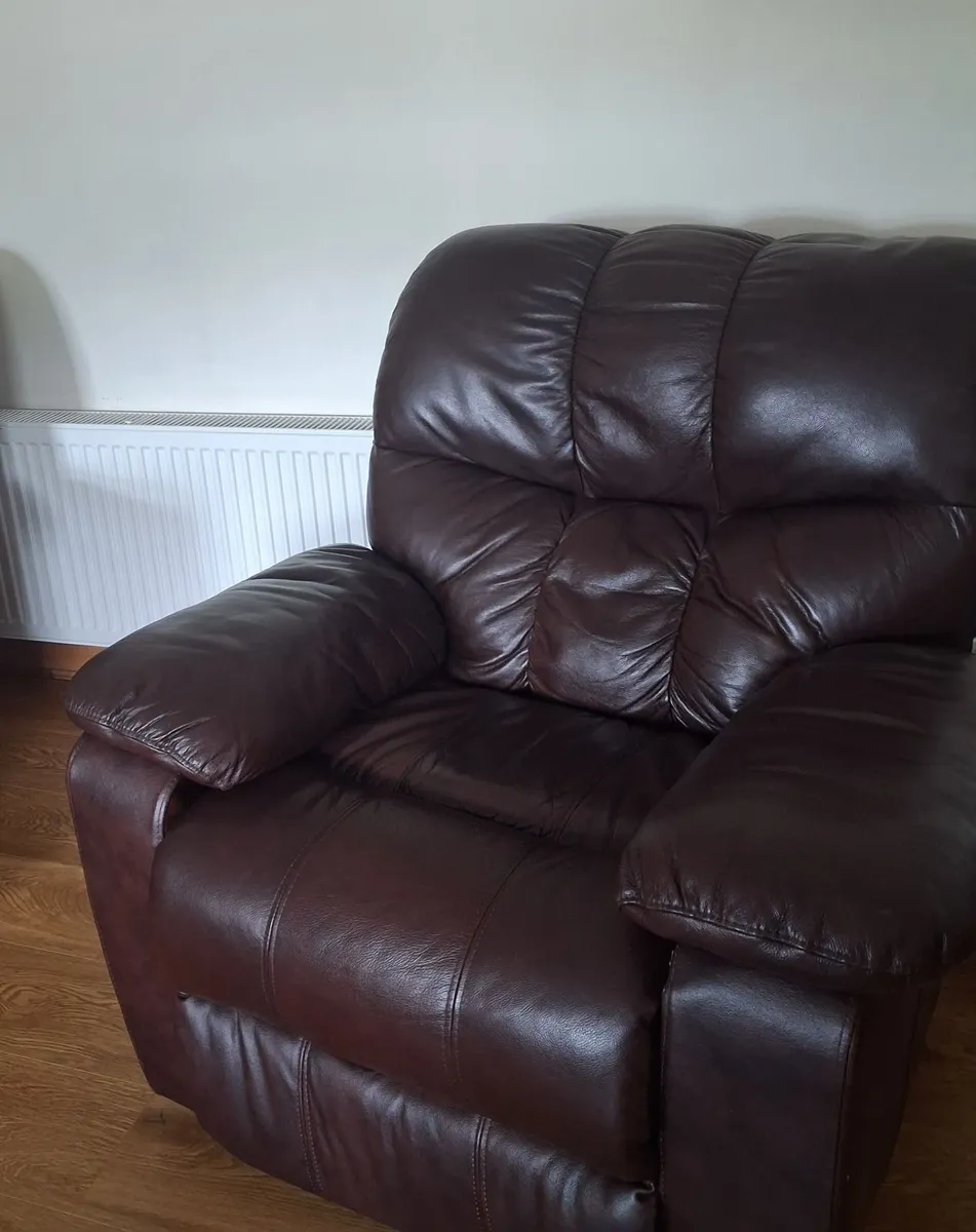 Full Leather Sofa and 2 arm chairs - Image 2