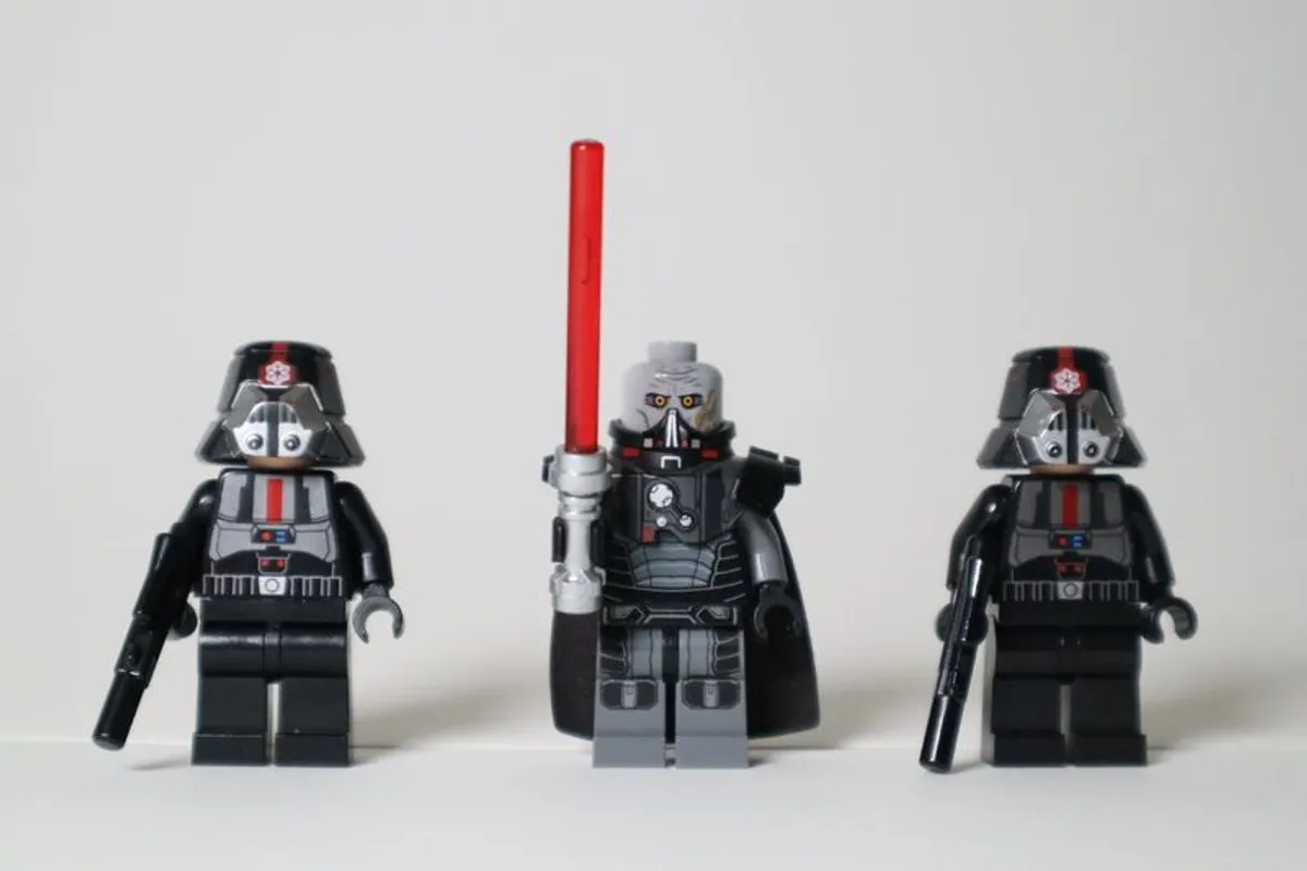 LEGO Star Wars (9500) Sith Fury-Class Interceptor - Image 2
