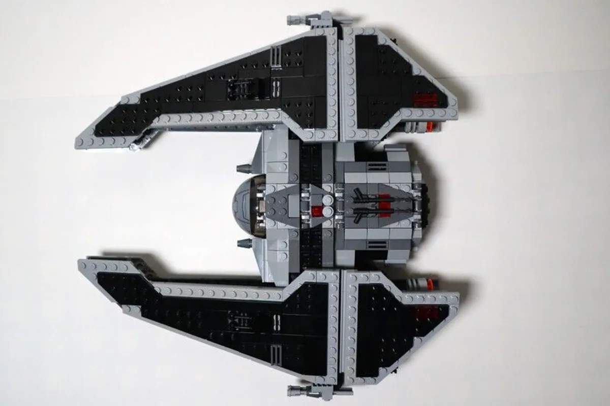 LEGO Star Wars (9500) Sith Fury-Class Interceptor - Image 4