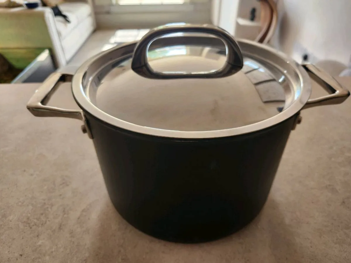 Circulon 26cm Stock Pot with Lid - Image 1