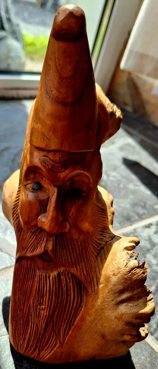 Master-Crafted Vintage Burl Wood Wizard Sculpture - Image 3