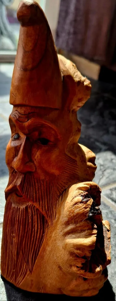 Master-Crafted Vintage Burl Wood Wizard Sculpture - Image 4