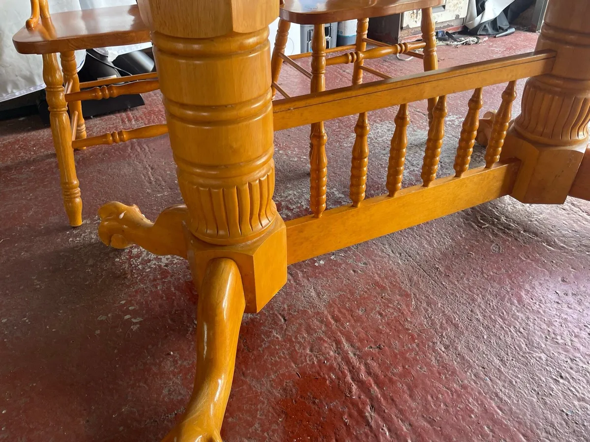 Large extending table and 6 chairs in perfect c - Image 3