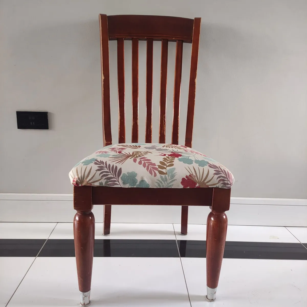 dining table and chairs - Image 4