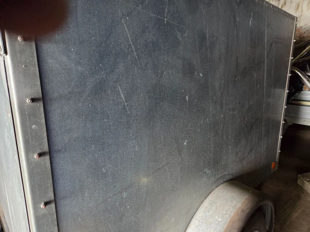 Trailer - Image 1