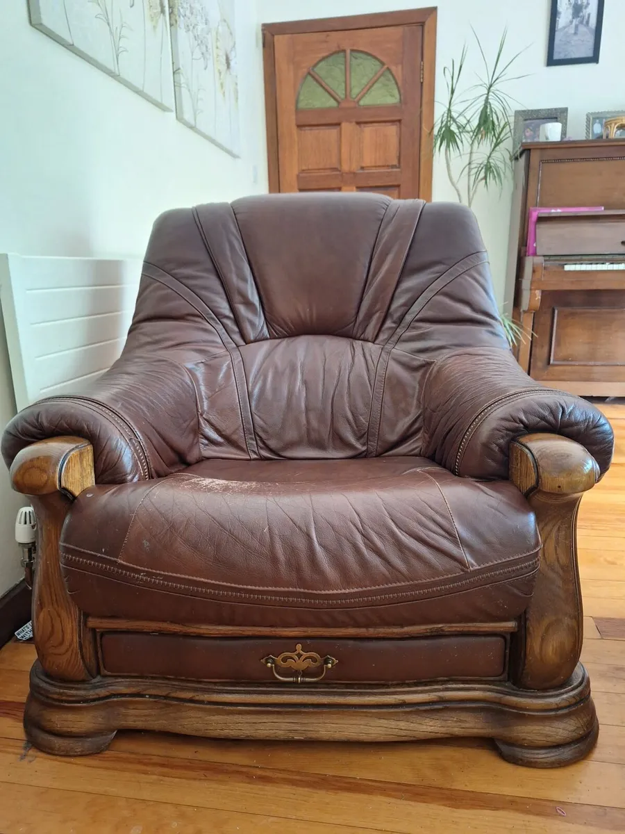 Suite of furniture - Image 1
