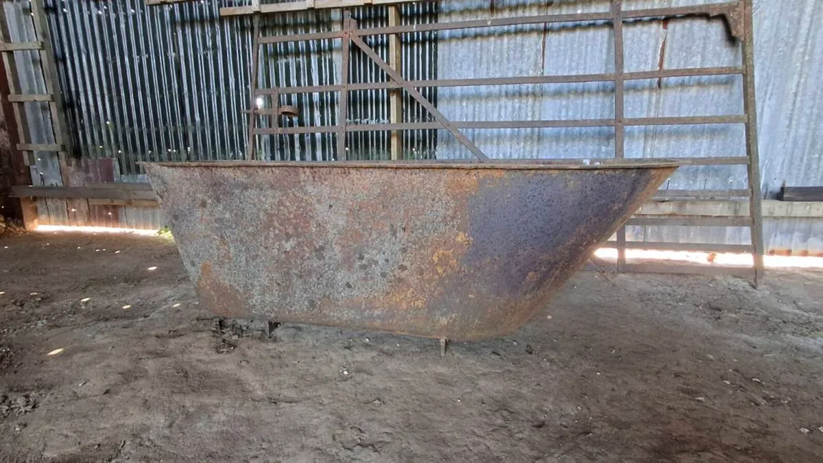 Antique Bath - Image 3